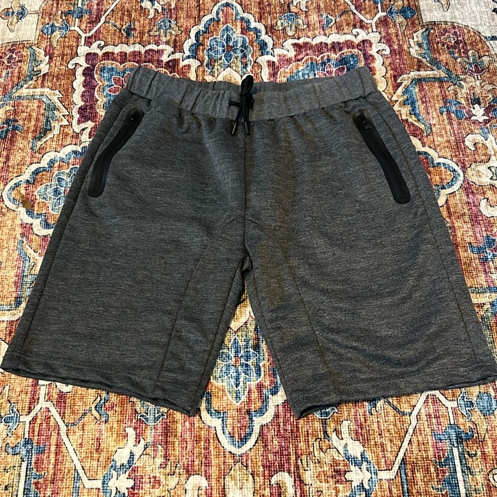 Apparel Collection men’s shorts size Large